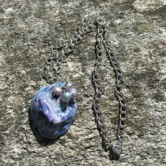 Dyed Oyster shell necklace    #2 - Picture 6 of 9